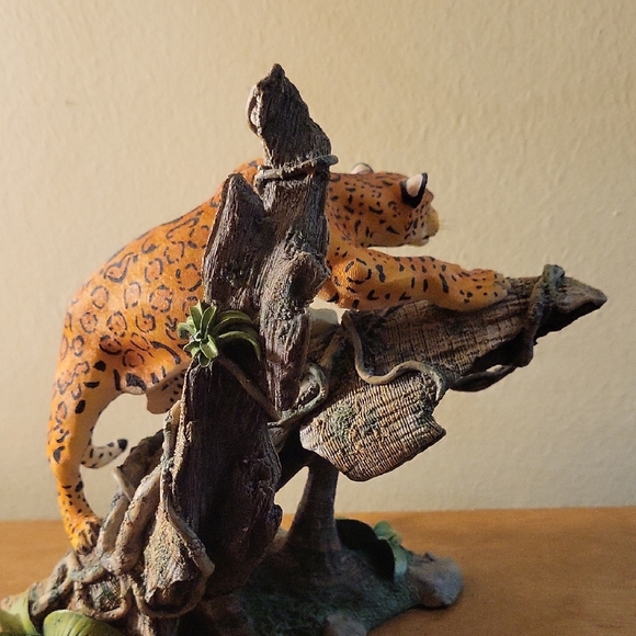 Danbury Mint Leopard Climbing Called Jungle Predator - Picture 9 of 16